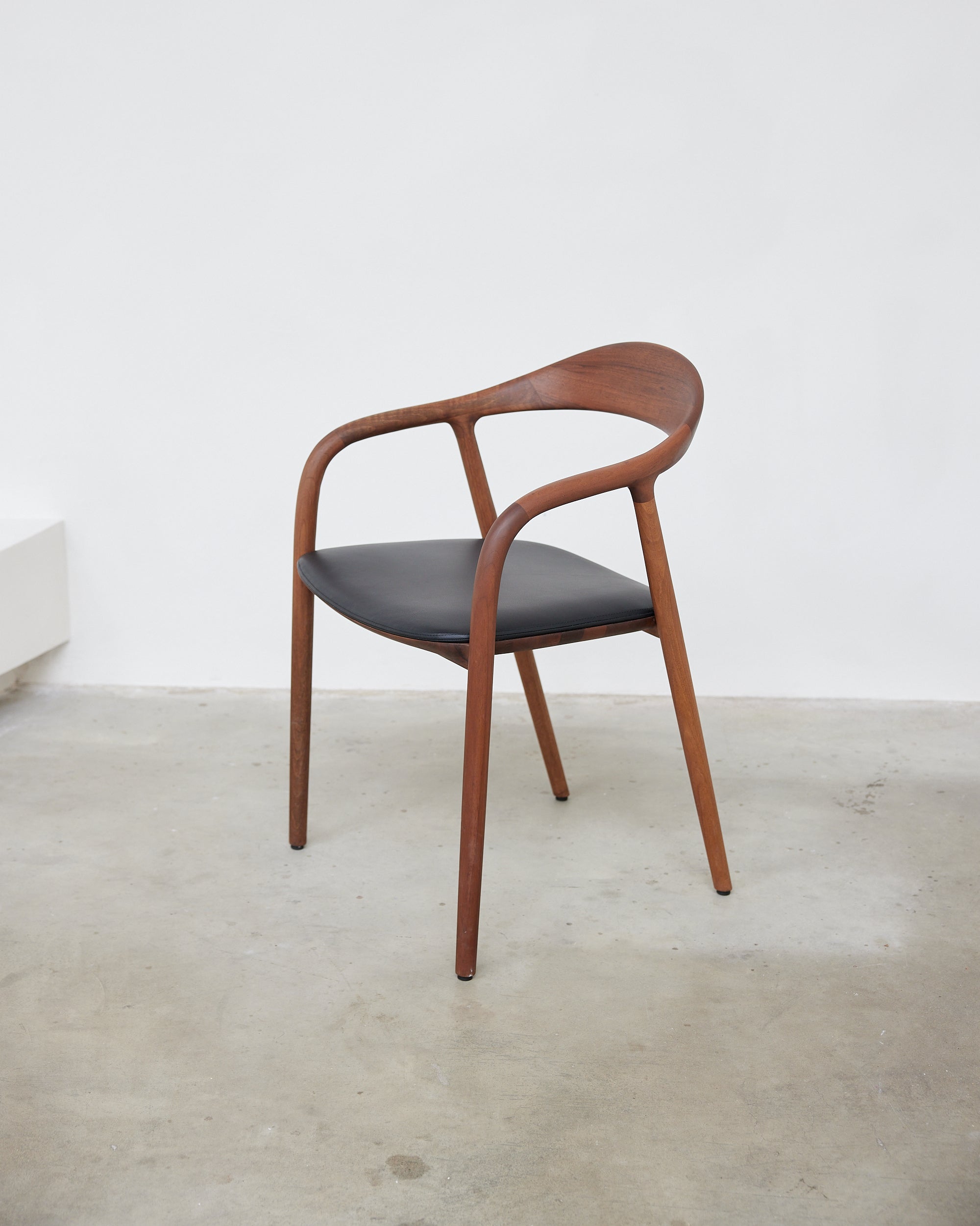 Artisan Neva chair - Zenith leather seat