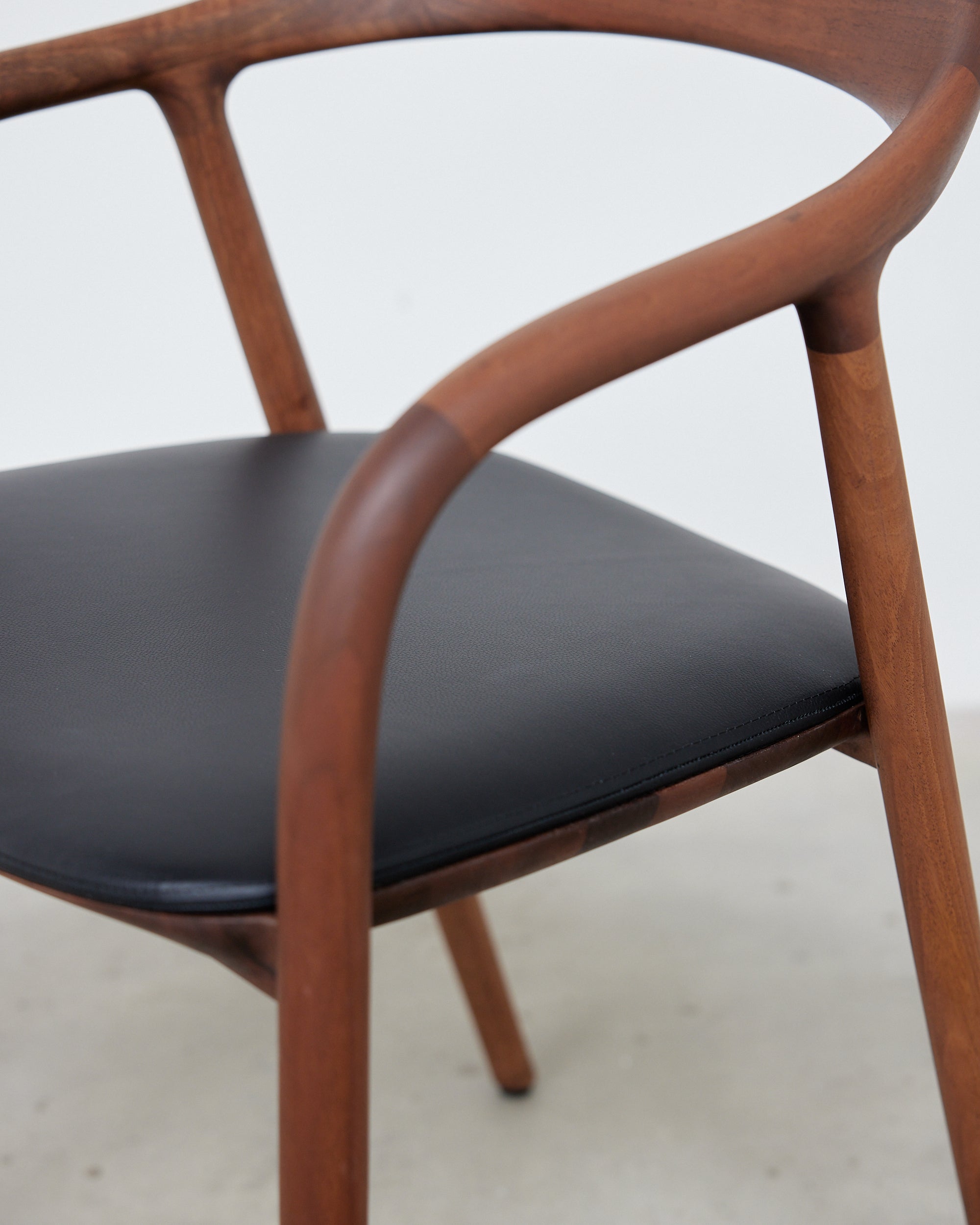 Artisan Neva chair - Zenith leather seat